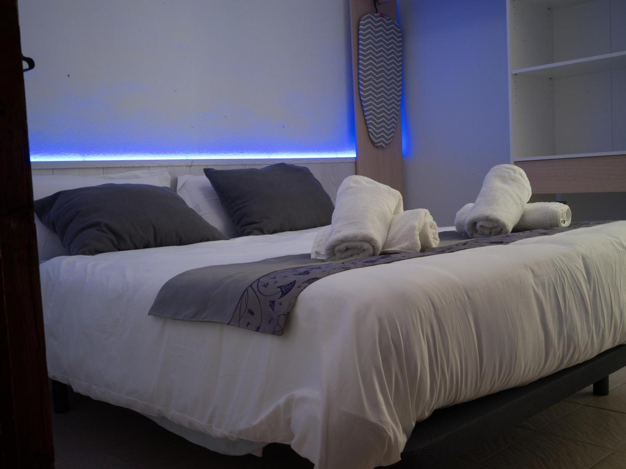 A 100 Metros Playa San Antonio 1-8 Personas Appartement *