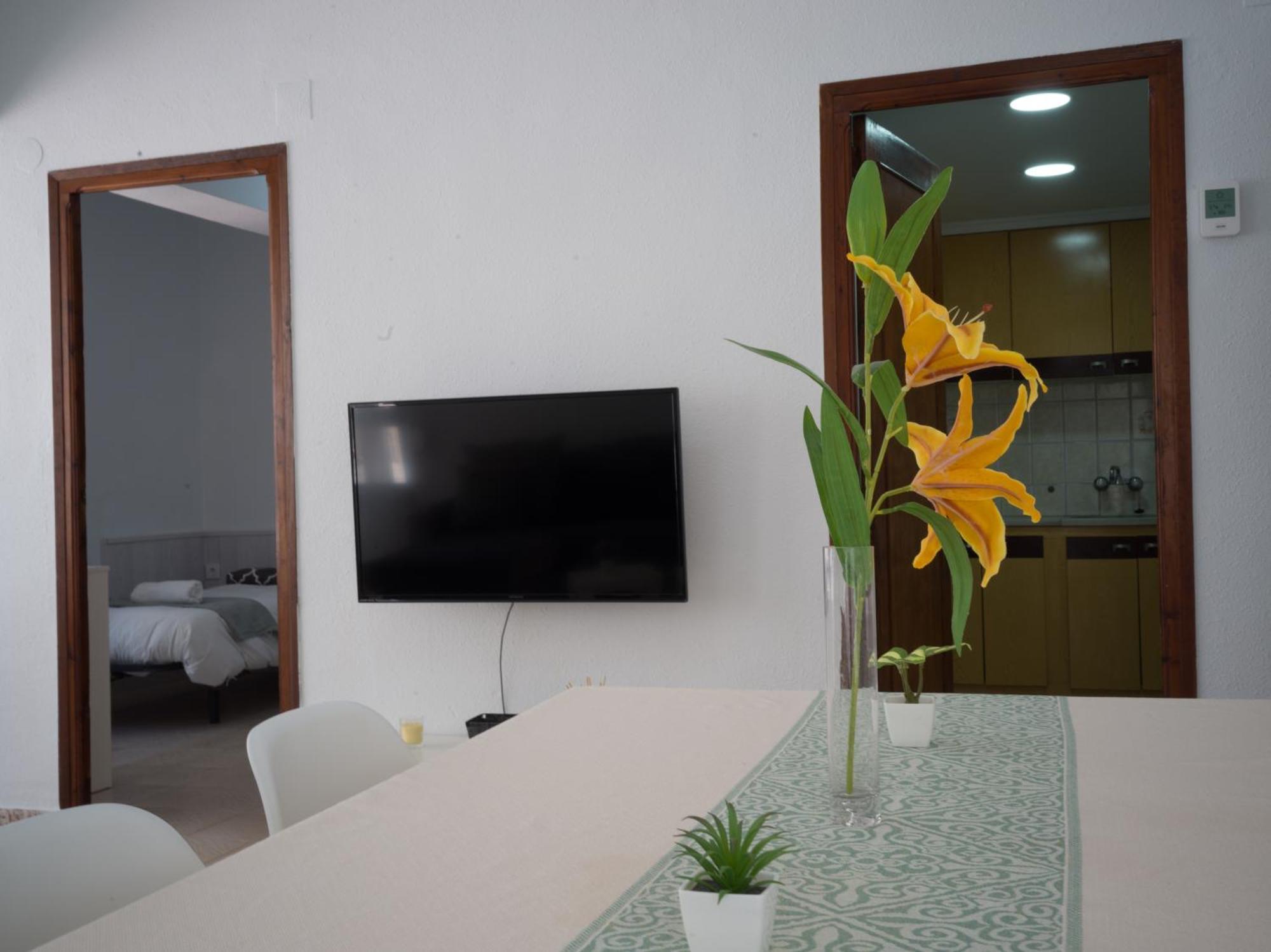 A 100 Metros Playa San Antonio 1-8 Personas Appartement *
